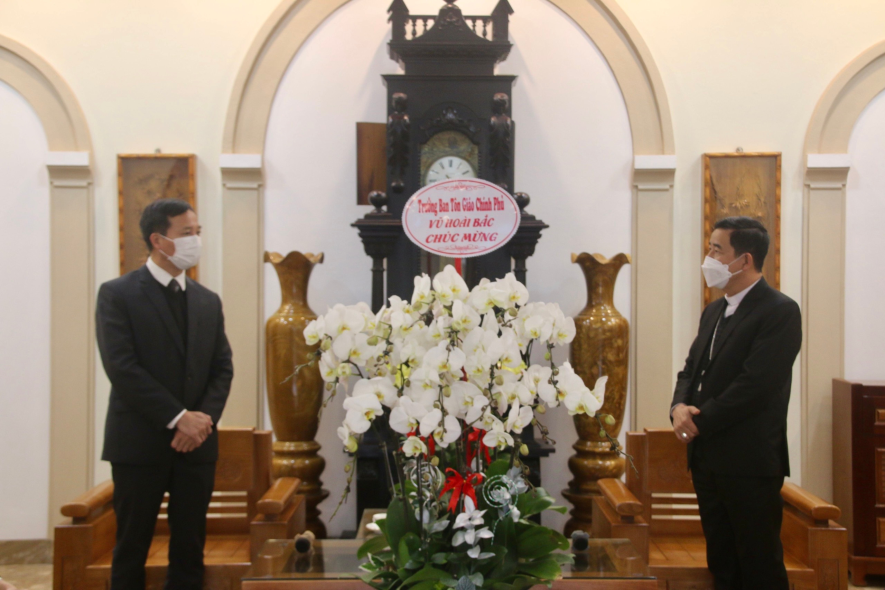 truong-ban-ban-ton-giao-chinh-phu-tham-va-chuc-mung-tan-giam-muc-giao-phan-hung-hoa