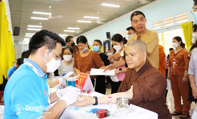 chuc-sac-va-tin-do-cac-ton-giao-tinh-dong-nai-tich-cuc-hien-mau-tinh-nguyen