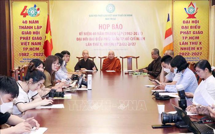 phat-giao-tp-ho-chi-minh-luon-dong-hanh-cung-dan-toc