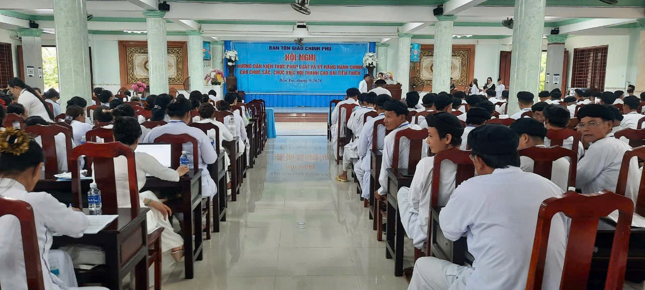 hoi-nghi-boi-duong-kien-thuc-phap-luat-va-ky-nang-hanh-chinh-cho-chuc-sac-chuc-viec-hoi-thanh-cao-dai-tien-thien