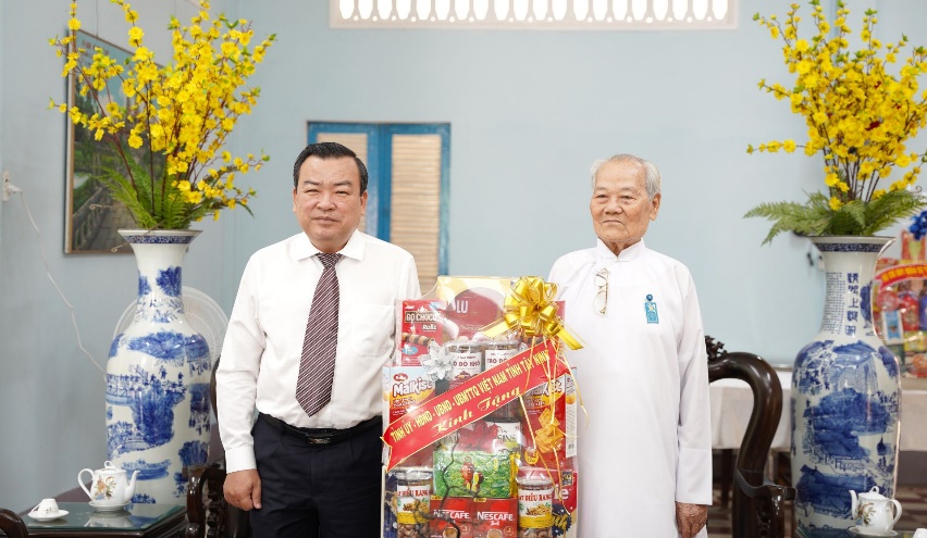lanh-dao-tinh-tay-ninh-tham-chuc-mung-hoi-thanh-cao-dai-tay-ninh-nhan-dai-le-hoi-yen-dieu-tri-cung-nam-giap-thin-2024
