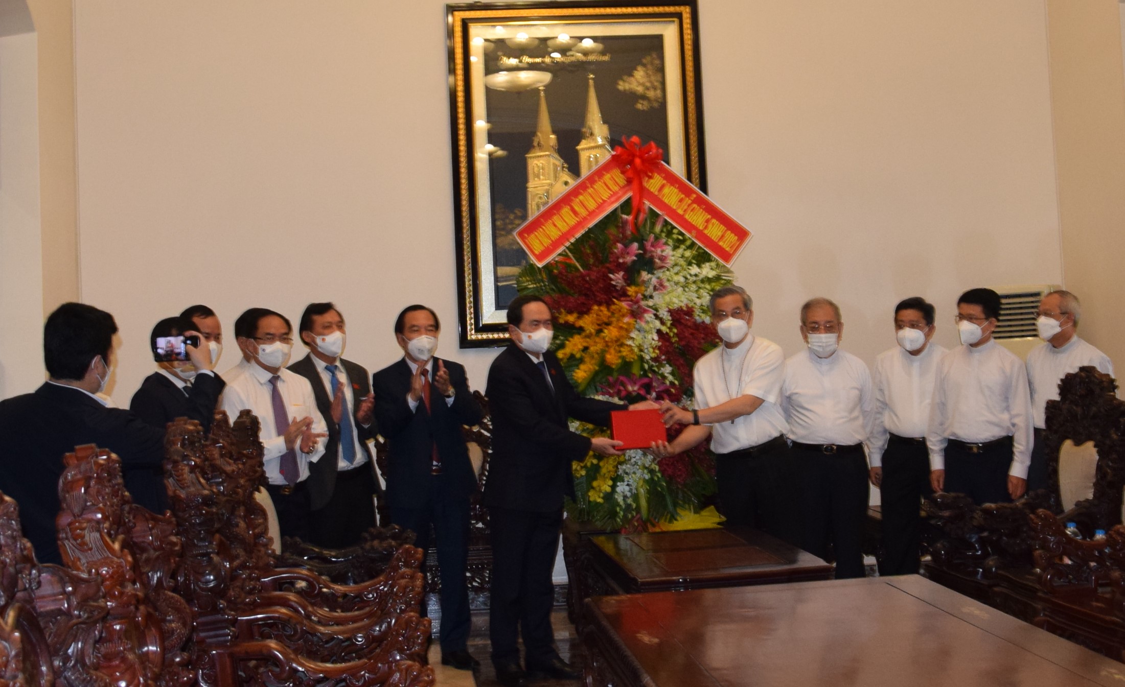 pho-chu-tich-thuong-truc-quoc-hoi-tham-chuc-mung-giang-sinh-tai-tp-ho-chi-minh-va-tien-giang