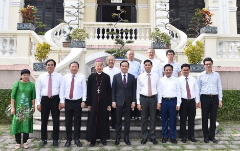 pho-thu-tuong-chinh-phu-tran-luu-quang-chuc-mung-chuc-sac-va-dong-bao-cong-giao-thanh-pho-ho-chi-minh-nhan-le-giang-sinh-2023
