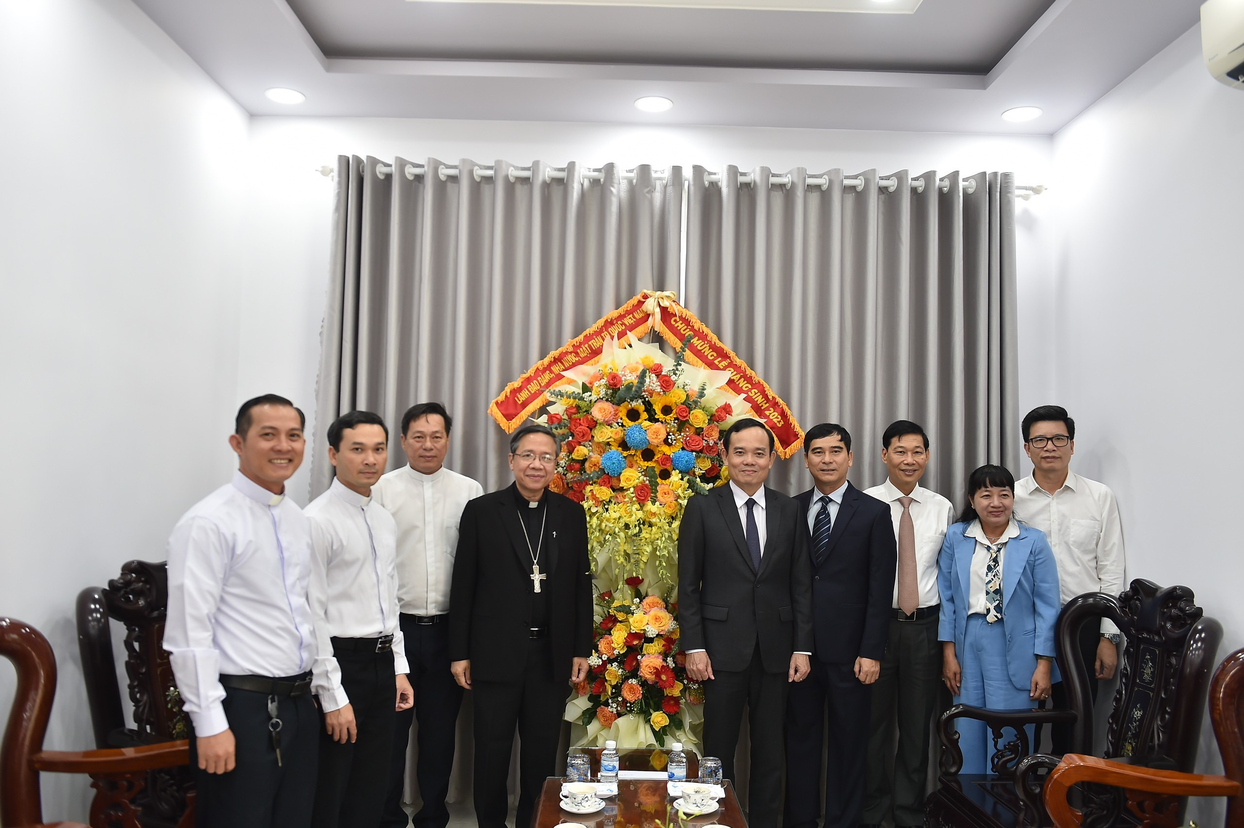 pho-thu-tuong-chinh-phu-tran-luu-quang-tham-va-chuc-mung-giang-sinh-2023-tai-toa-giam-muc-giao-phan-phan-thiet-tinh-binh-thuan
