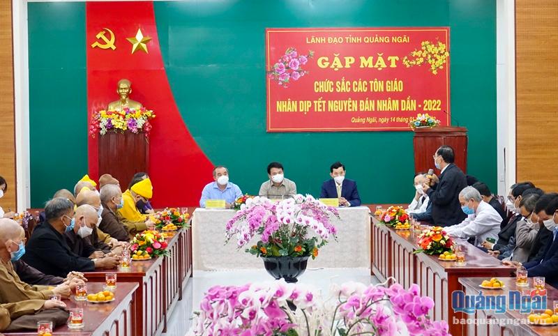 lanh-dao-tinh-quang-ngai-gap-mat-chuc-tet-chuc-sac-ton-giao
