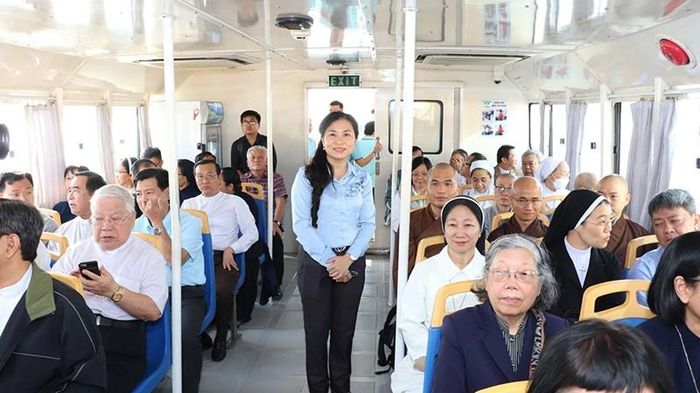chuc-sac-chuc-viec-nguoi-co-uy-tin-trong-ton-giao-tham-quan-cac-cong-trinh-trong-diem-cua-tp-ho-chi-minh