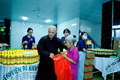 phien-cho-0-dong-cho-nguoi-co-hoan-canh-kho-khan-tai-thanh-pho-ho-chi-minh-va-tinh-binh-duong