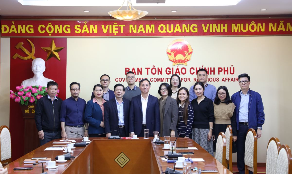 hoi-nghi-tiep-nhan-cong-chuc-tu-ban-ton-giao-chinh-phu-ve-cong-tac-tai-cac-don-vi-thuoc-bo-dan-toc-va-ton-giao