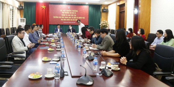 doan-cong-tac-ban-ton-giao-chinh-phu-lam-viec-voi-truong-dai-hoc-khoa-hoc-xa-hoi-va-nhan-van