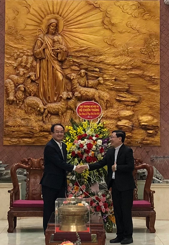 thu-truong-bo-noi-vu-chuc-mung-le-phuc-sinh-giao-phan-thai-binh