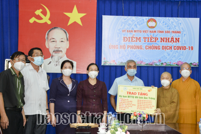 tiep-nhan-thiet-bi-y-te-phuc-vu-cho-cong-tac-phong-chong-dich-covid-19