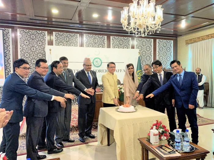 dai-su-quan-viet-nam-tai-pakistan-du-trien-lam-gioi-thieu-ve-dao-phat-va-cac-di-san-phat-giao