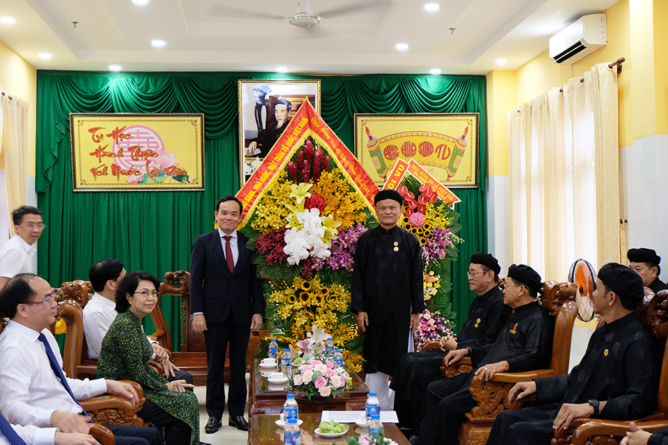 pho-thu-tuong-chinh-phu-tran-luu-quang-tham-chuc-mung-giao-hoi-tinh-do-cu-si-phat-hoi-viet-nam-nhan-dip-phat-dan-pl2568
