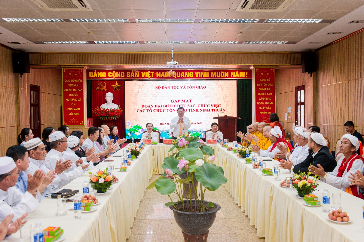 thu-truong-nguyen-hai-trung-gap-mat-cac-chuc-sac-chuc-viec-cac-to-chuc-ton-giao-tinh-ninh-thuan