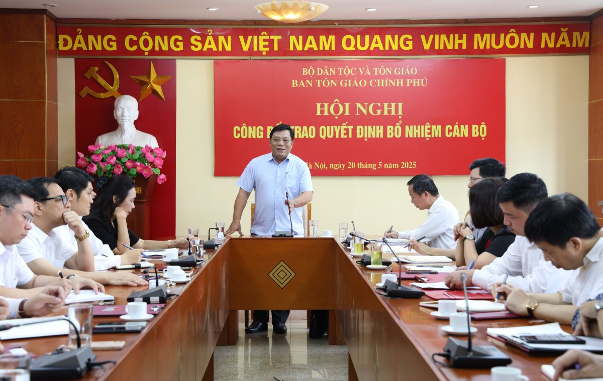 cong-bo-va-trao-quyet-dinh-bo-nhiem-can-bo-thuoc-ban-ton-giao-chinh-phu
