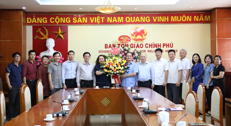 thu-truong-bo-noi-vu-vu-chien-thang-chuc-mung-trung-tam-thong-tin-va-truyen-thong-ban-ton-giao-chinh-phu-nhan-ngay-bao-chi-cach-mang-viet-nam