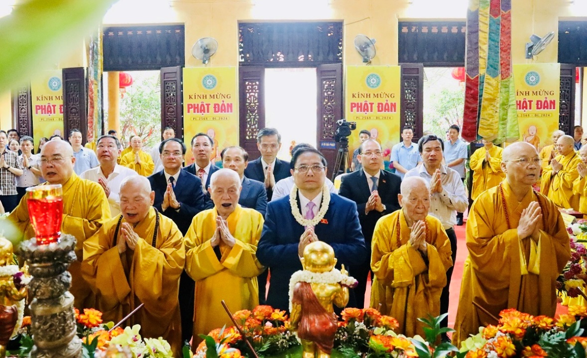 thu-tuong-chinh-phu-pham-minh-chinh-chuc-mung-giao-hoi-phat-giao-viet-nam-nhan-dai-le-phat-dan-phat-lich-2568-duong-lich-2024