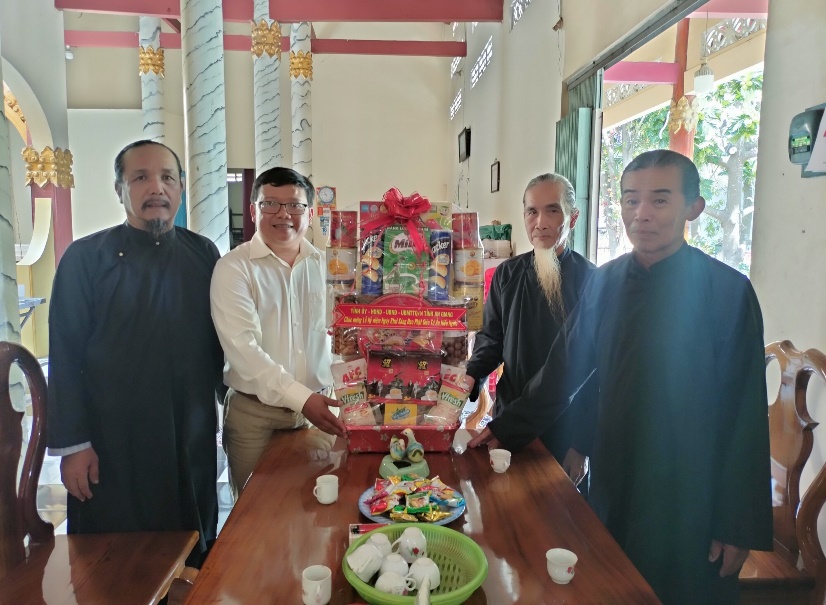ban-ton-giao-so-noi-vu-tinh-an-giang-tham-chuc-mung-le-tam-hop-cua-phat-giao-tu-an-hieu-nghia