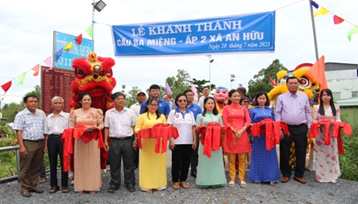 ban-dai-dien-phat-giao-hoa-hao-tinh-tien-giang-to-chuc-le-khanh-thanh-cau-giao-thong-nong-thon