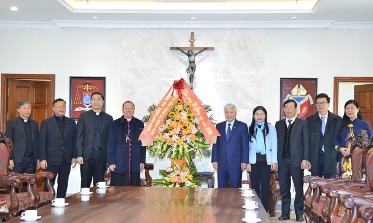 pho-truong-ban-ban-ton-giao-chinh-phu-nguyen-tien-trong-tham-gia-doan-lanh-dao-bo-ban-nganh-trung-uong-va-thanh-pho-ha-noi-tham-chuc-mung-giang-sinh-2023-tai-ha-noi