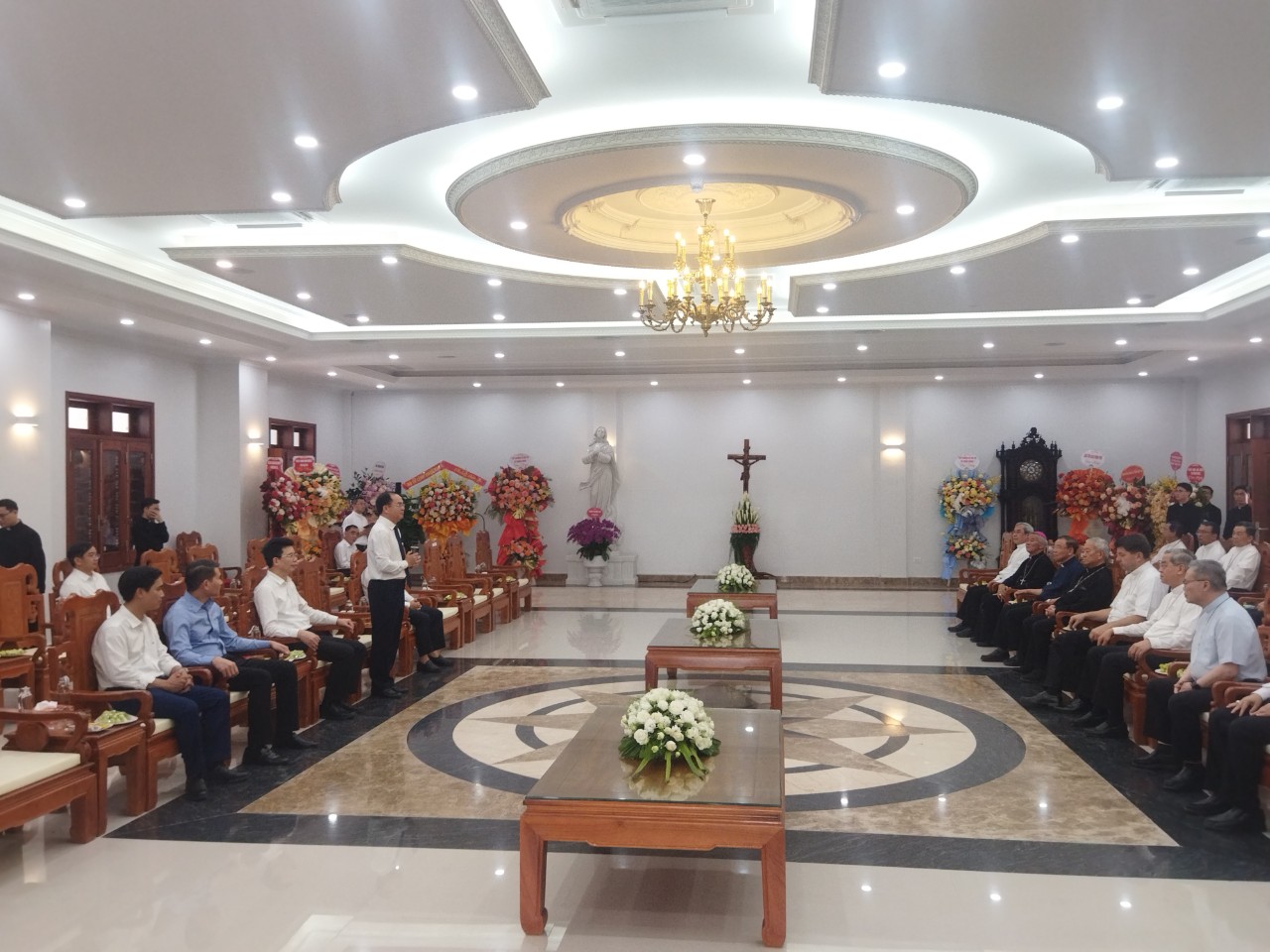 thu-truong-bo-noi-vu-vu-chien-thang-du-hoi-nghi-thuong-nien-ky-i2023-cua-hoi-dong-giam-muc-viet-nam-va-le-khanh-thanh-trung-tam-muc-vu-giao-phan-vinh