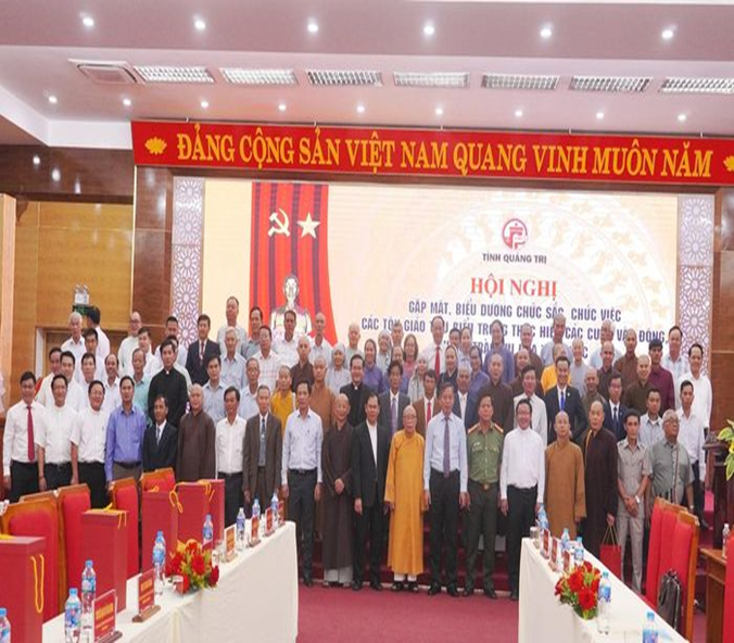 hoi-nghi-gap-mat-bieu-duong-chuc-sac-chuc-viec-cac-ton-giao-tieu-bieu-trong-thuc-hien-cac-cuoc-van-dong-phong-trao-thi-dua-yeu-nuoc-tinh-quang-tri