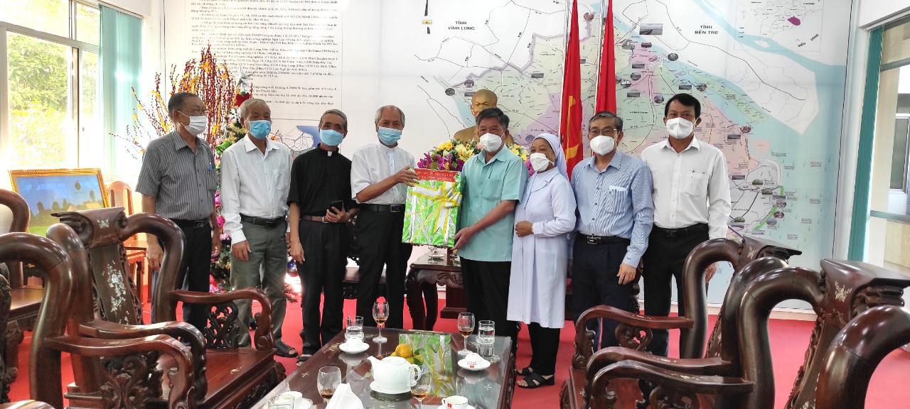 bi-thu-tinh-uy-tra-vinh-chuc-mung-giang-sinh-uy-ban-doan-ket-cong-giao-tinh