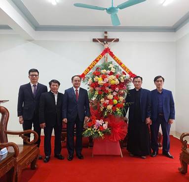 thu-truong-bo-noi-vu-vu-chien-thang-tham-chuc-mung-linh-muc-tu-sy-dong-bao-cong-giao-tai-giao-xu-lao-cai-nhan-le-giang-sinh-2024