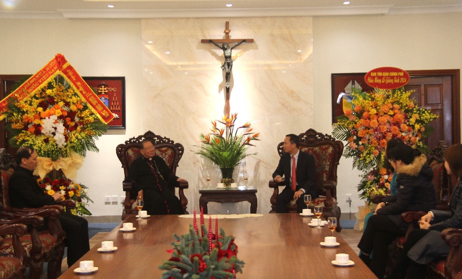 truong-ban-ton-giao-chinh-phu-tham-chuc-mung-chuc-sac-cong-giao-nhan-dip-le-giang-sinh-2024