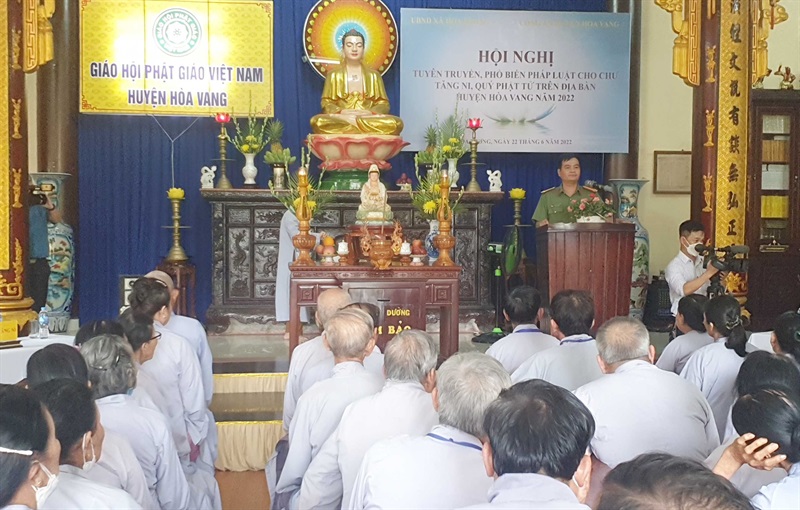 da-nang-pho-bien-phap-luat-cho-tang-ni-phat-tu-tren-dia-ban-huyen-hoa-vang