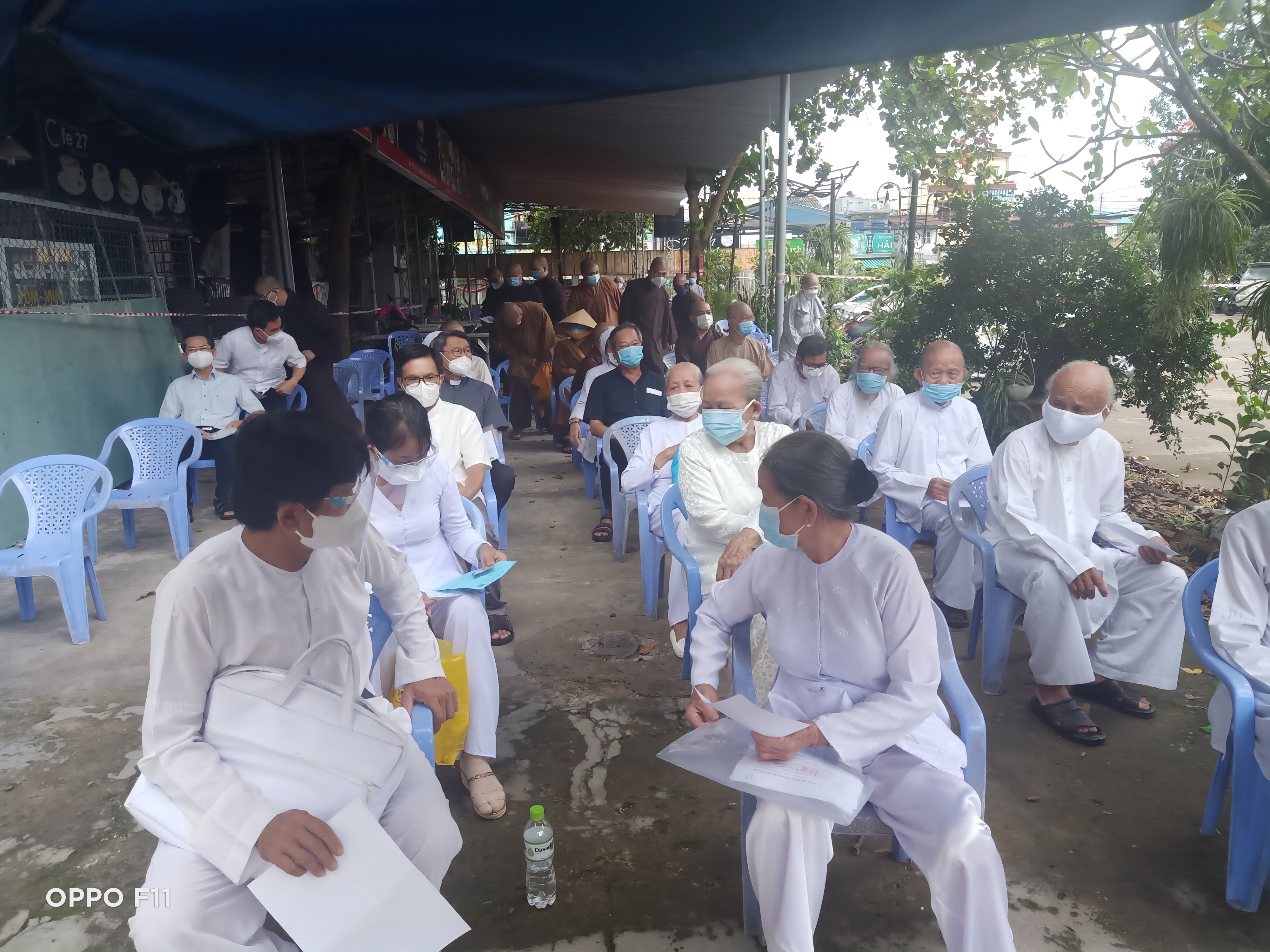 tinh-tien-giang-tiem-mui-2-vac-xin-phong-chong-dich-covid-19-cho-chuc-sac-ton-giao