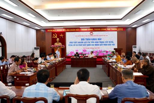 thu-truong-bo-noi-vu-vu-chien-thang-tham-du-hoi-thao-khoa-hoc-phat-huy-nguon-luc-cac-ton-giao-trong-xay-dung-cung-co-va-phat-huy-khoi-dai-doan-ket-toan-dan-toc