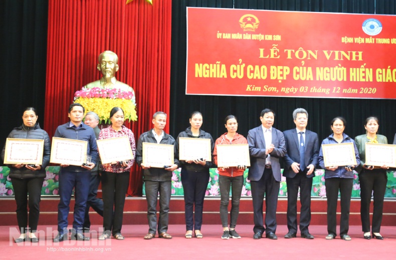 hien-giac-mac-nghia-cu-cao-dep-cua-giao-dan-huyen-kim-son-ninh-binh