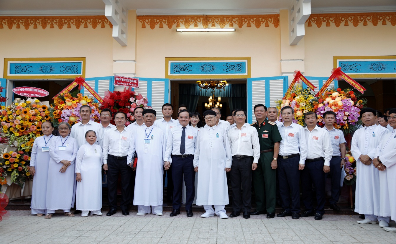 pho-thu-tuong-chinh-phu-tran-luu-quang-tham-du-chuc-mung-dai-le-duc-chi-ton-cua-hoi-thanh-cao-dai-tay-ninh