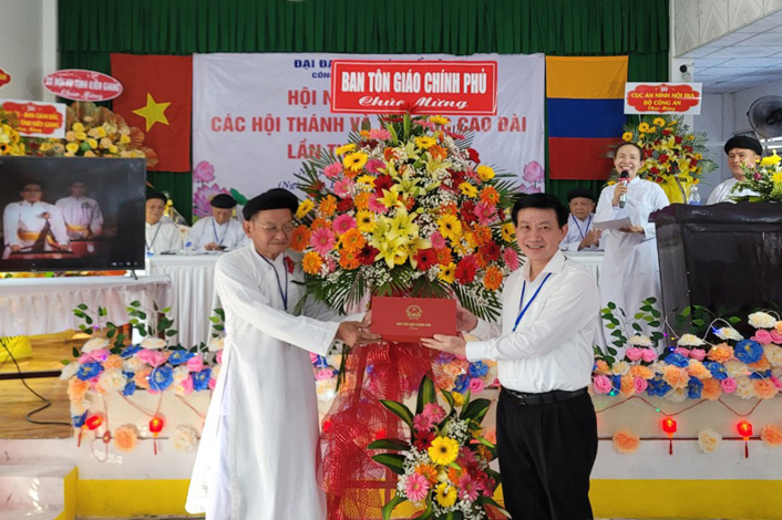 pho-truong-ban-ban-ton-giao-chinh-phu-nguyen-anh-chuc-tham-du-hoi-nghi-giao-luu-hanh-dao-cua-cac-hoi-thanh-va-to-chuc-cao-dai-tai-tinh-kien-giang