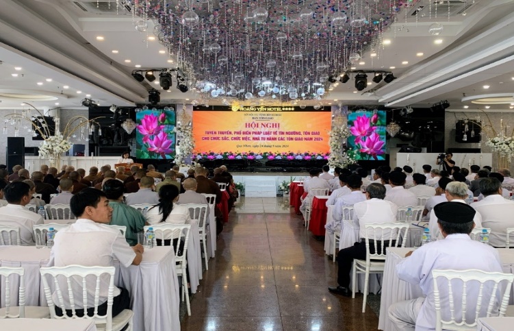 hoi-nghi-tuyen-truyen-pho-bien-phap-luat-ve-tin-nguong-ton-giao-cho-chuc-sac-chuc-viec-nha-tu-hanh-cac-ton-giao-nam-2024-tai-quy-nhon