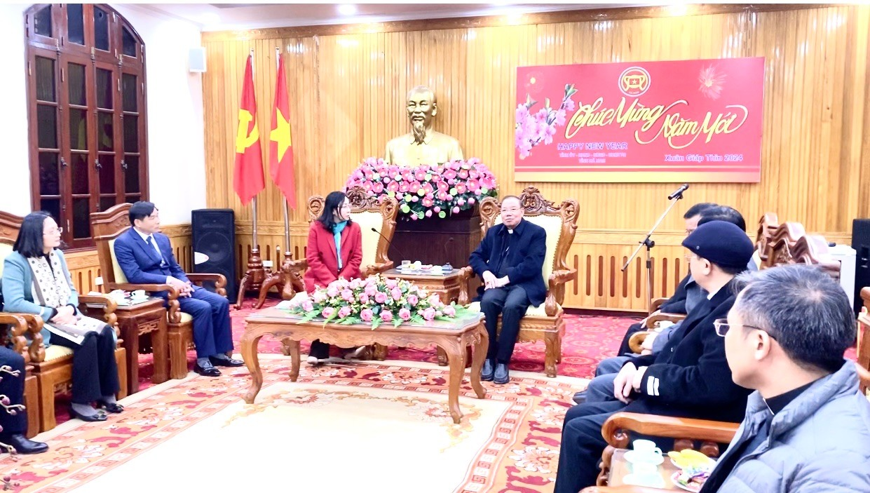 lanh-dao-tinh-ha-nam-tiep-doan-toa-tong-giam-muc-ha-noi-tham-chuc-tet-nguyen-dan-giap-thin-nam-2024