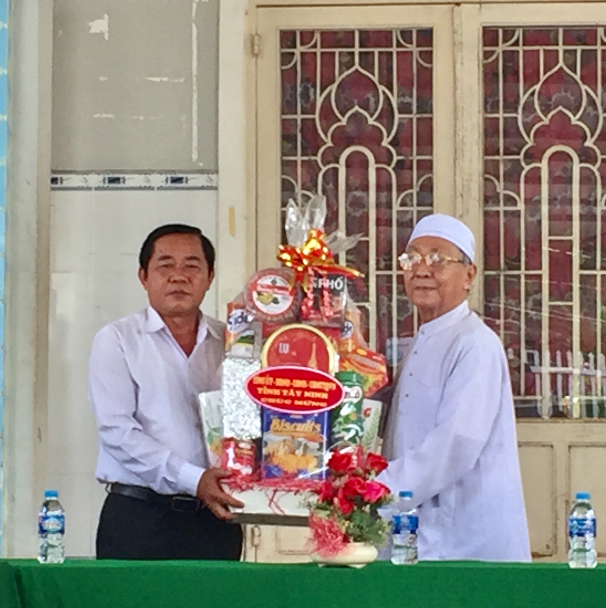 tay-ninh-lanh-dao-tinh-tham-chuc-mung-le-xa-chay-thang-ramadhan-cua-cong-dong-hoi-giao-islam