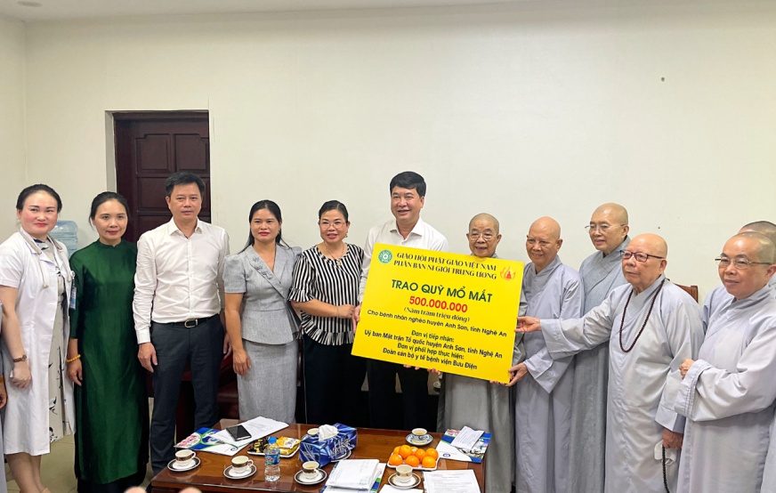 phan-ban-ni-gioi-trung-uong-trao-quy-mo-mat-500-trieu-dong-cho-benh-nhan-ngheo-huyen-anh-son-tinh-nghe-an
