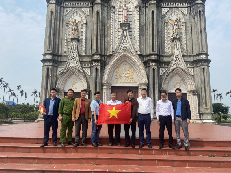tang-co-to-quoc-cho-cac-co-so-ton-giao-va-ngu-dan-bam-bien-tai-tinh-nam-dinh