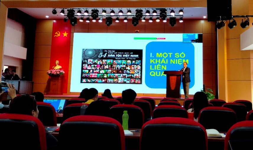 tap-huan-thong-tin-ve-cong-tac-dan-toc-ton-giao-cho-can-bo-hoi-phu-nu