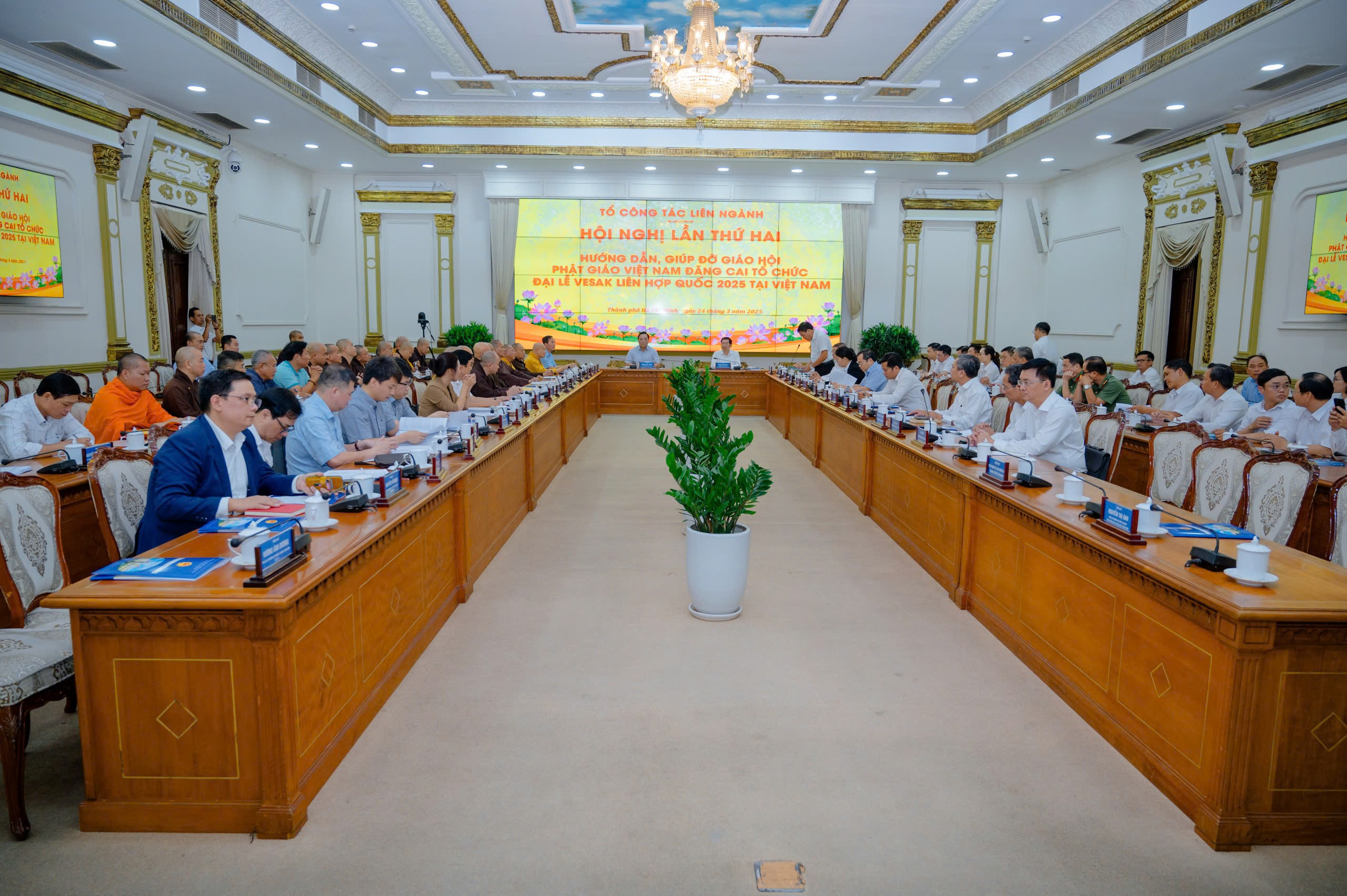 hop-phien-thu-hai-to-cong-tac-lien-nganh-huong-dan-giup-do-giao-hoi-phat-giao-viet-nam-dang-cai-to-chuc-dai-le-vesak-lien-hop-quoc-2025