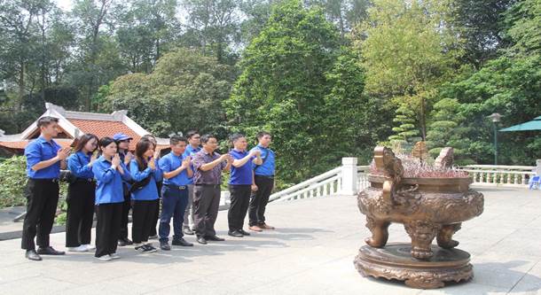 doan-thanh-nien-ban-ton-giao-chinh-phu-to-chuc-hoat-dong-ve-nguon-tai-huyen-ba-vi-thanh-pho-ha-noi