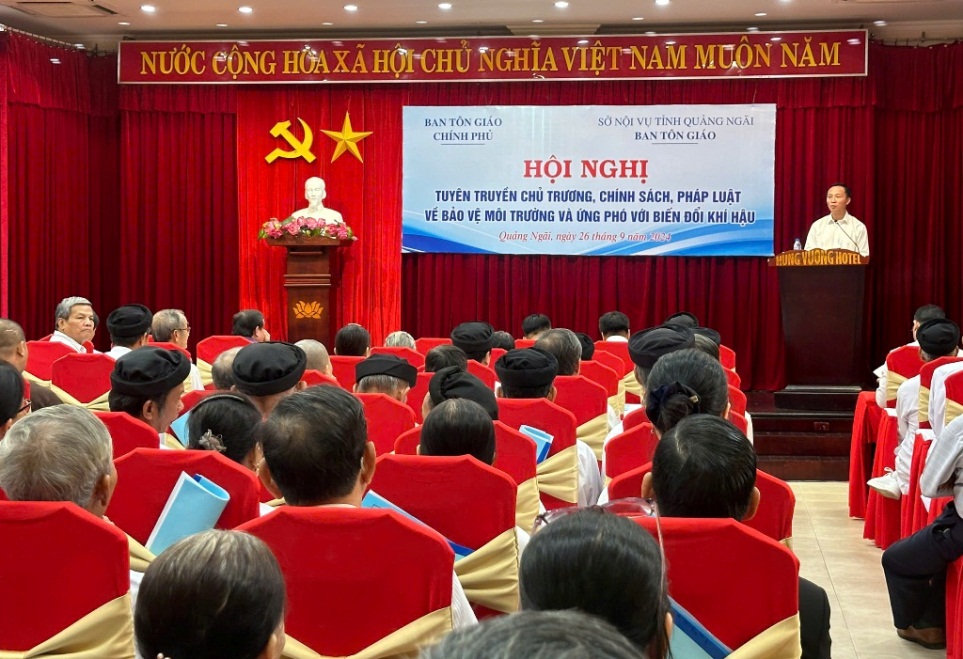 hoi-nghi-tuyen-truyen-chinh-sach-phap-luat-ve-bao-ve-moi-truong-va-ung-pho-voi-bien-doi-khi-hau-tai-tinh-quang-ngai