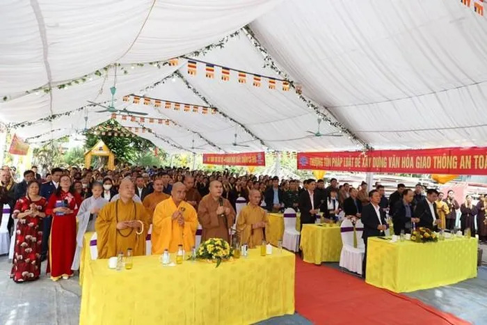 giao-hoi-phat-giao-viet-nam-tinh-lao-cai-dang-huong-tuong-niem-cau-nguyen-cho-cac-nan-nhan-tu-vong-do-tai-nan-giao-thong
