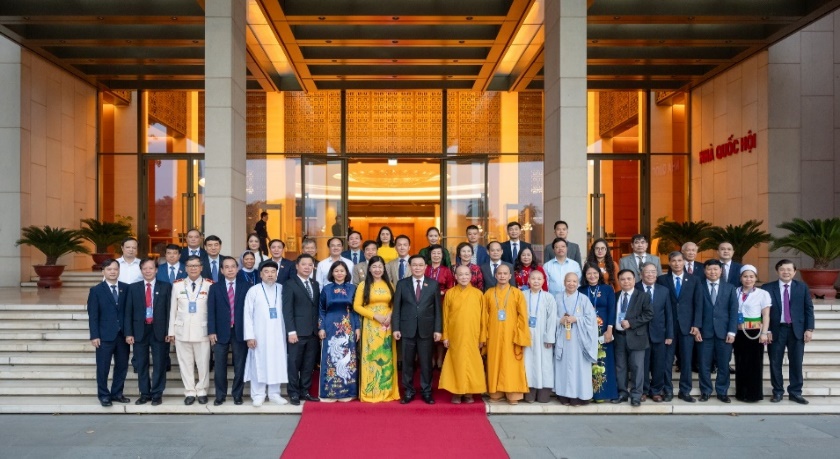 chu-tich-quoc-hoi-vuong-dinh-hue-gap-mat-doan-dai-bieu-nhan-sy-tri-thuc-chuc-sac-ton-giao-dan-toc-thieu-so-tieu-bieu-cua-thanh-pho-ha-noi