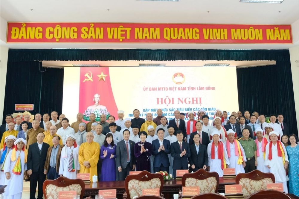 lam-dong-gap-mat-chuc-sac-ton-giao-tieu-bieu-nhan-ky-niem-80-nam-quoc-khanh-nuoc-cong-hoa-xa-hoi-chu-nghia-viet-nam-291945-292025