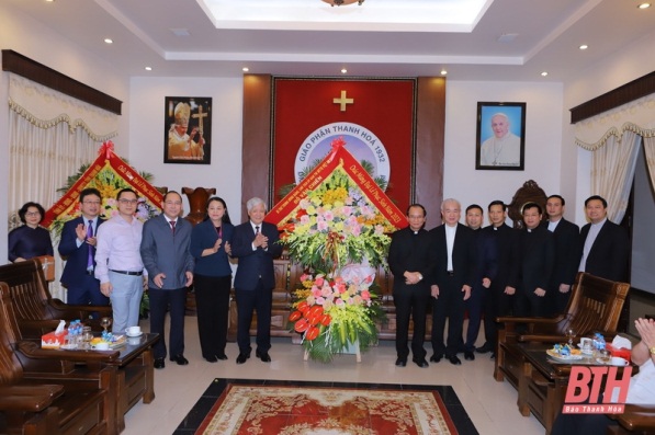 chu-tich-trung-uong-mttq-viet-nam-do-van-chien-tham-chuc-mung-toa-giam-muc-giao-phan-thanh-hoa-nhan-dai-le-phuc-sinh-nam-2023