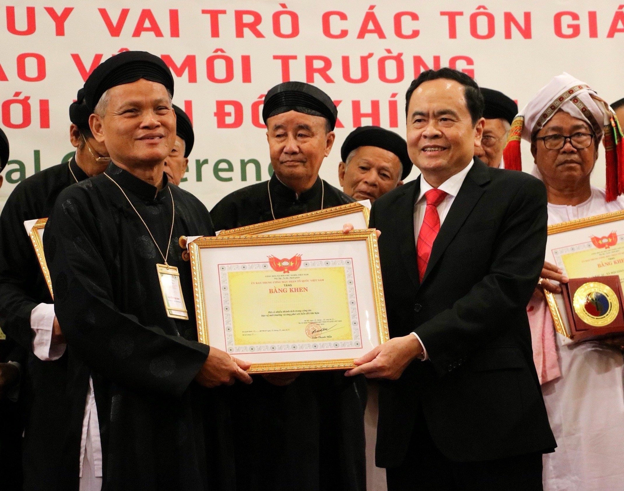 tinh-do-cu-si-phat-hoi-viet-nam-chung-tay-bao-ve-moi-truong-song-hoa-hop-voi-thien-nhien