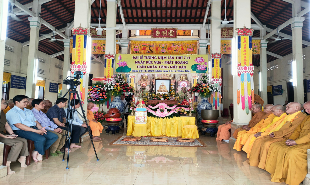 ben-tre-le-tuong-niem-duc-vua-phat-hoang-tran-nhan-tong-nhap-niet-ban